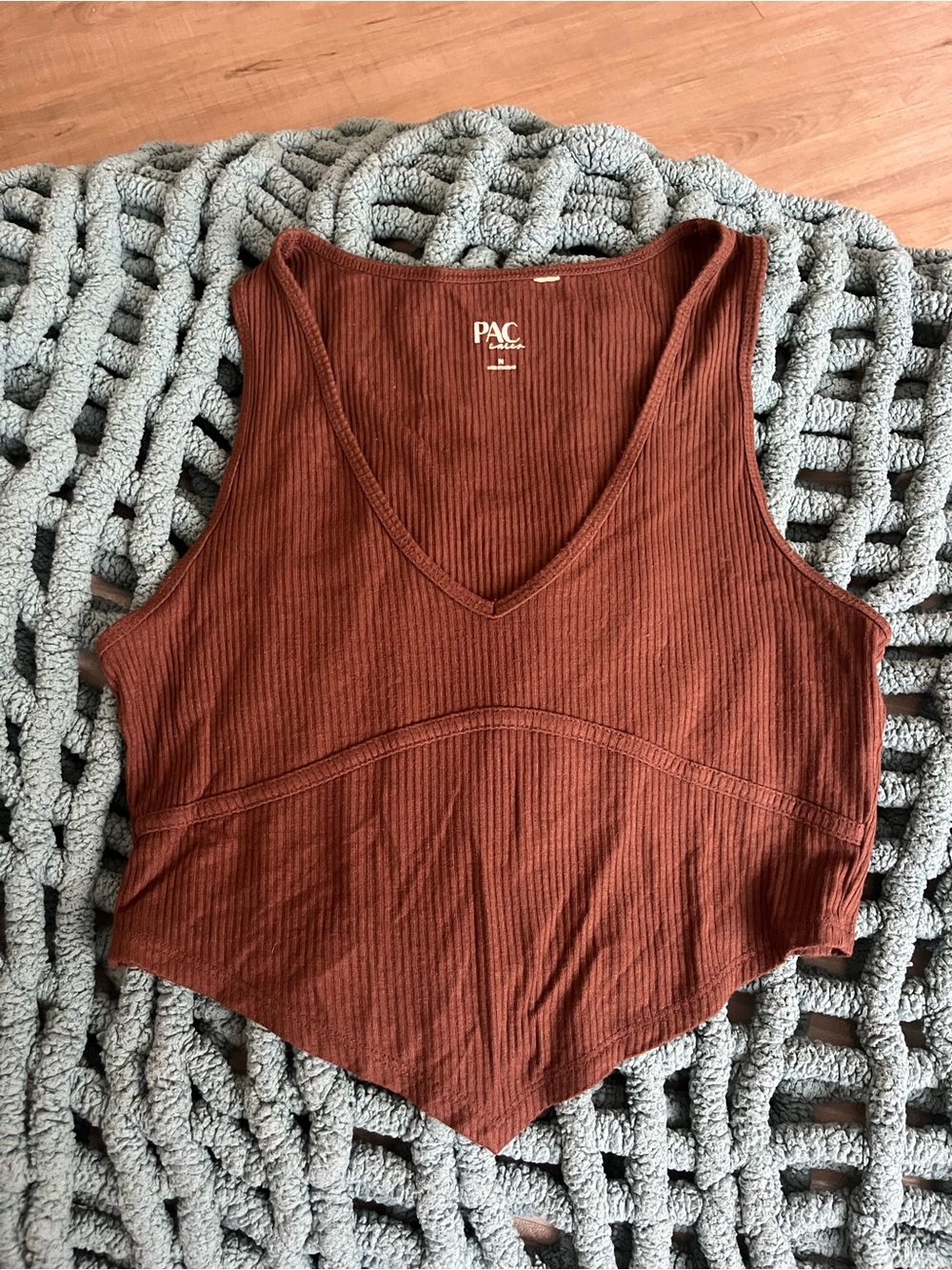 PacSun Ribbed V-Neck Pointed Hem Crop Top - Brown